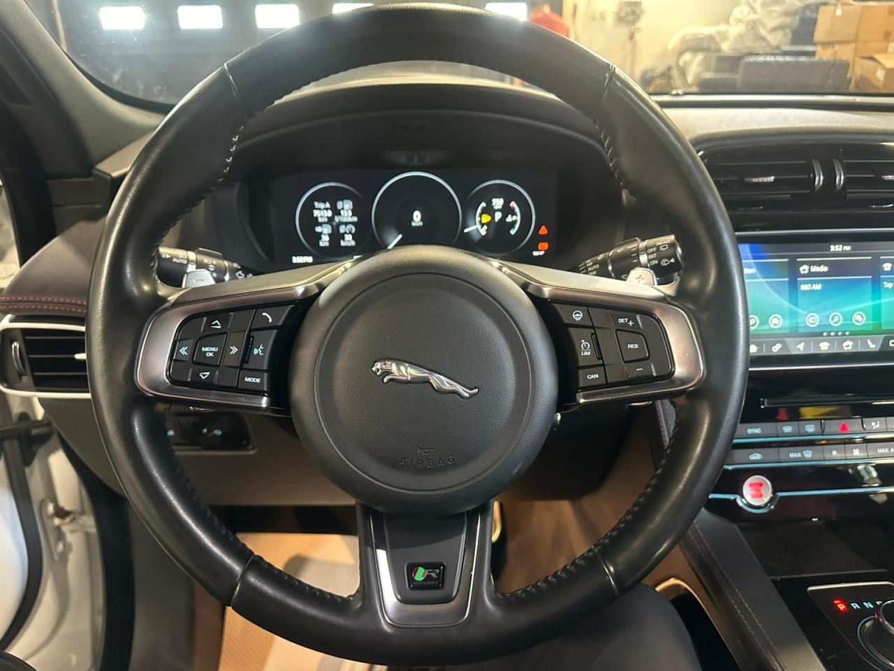 2018 Jaguar F-PACE AWD | R-Sport | SUNROOF | REMOTE START - Photo #8