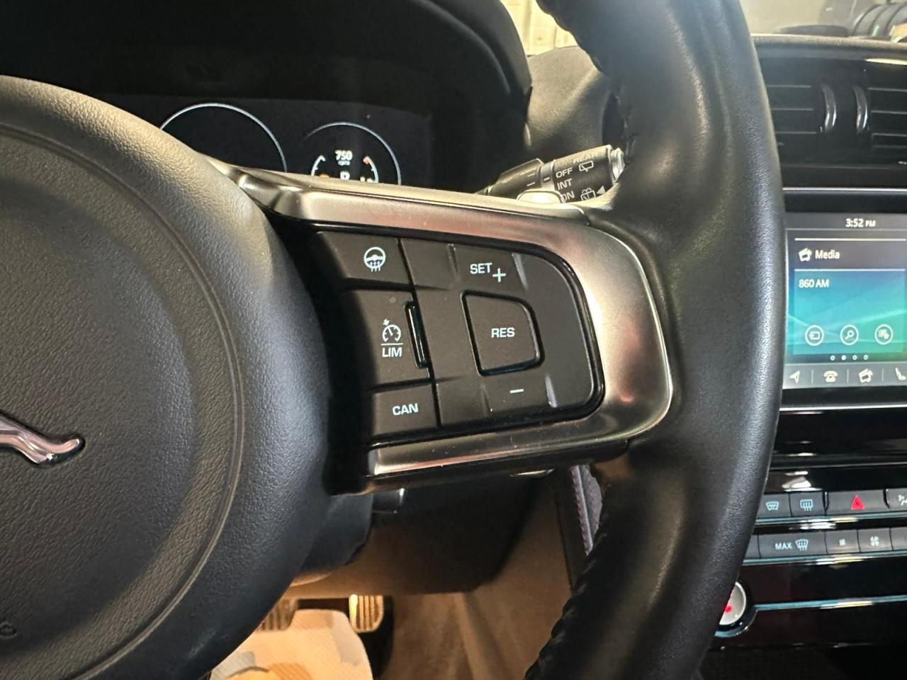 2018 Jaguar F-PACE AWD | R-Sport | SUNROOF | REMOTE START - Photo #10