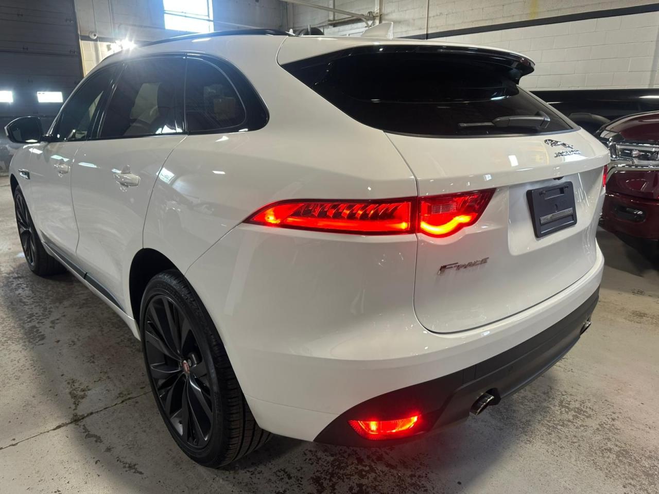 2018 Jaguar F-PACE AWD | R-Sport | SUNROOF | REMOTE START - Photo #5