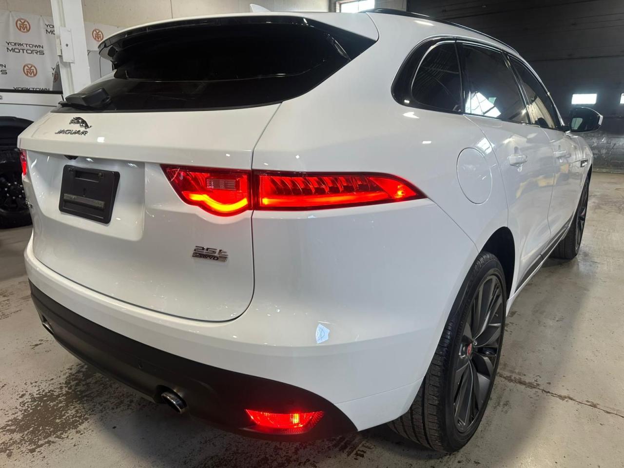 2018 Jaguar F-PACE AWD | R-Sport | SUNROOF | REMOTE START - Photo #4