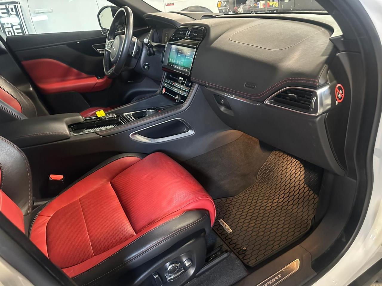 2018 Jaguar F-PACE AWD | R-Sport | SUNROOF | REMOTE START - Photo #41