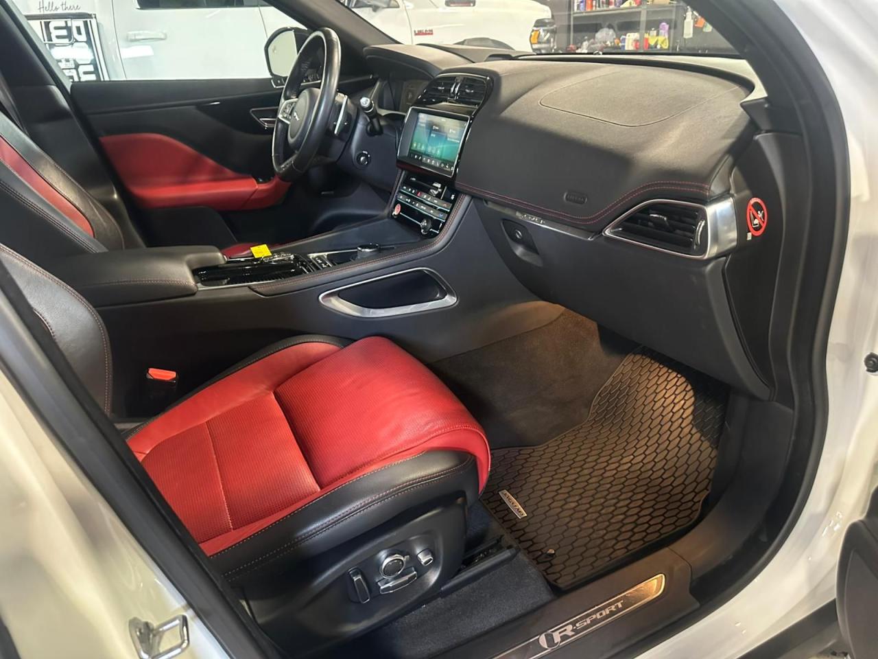 2018 Jaguar F-PACE AWD | R-Sport | SUNROOF | REMOTE START - Photo #44