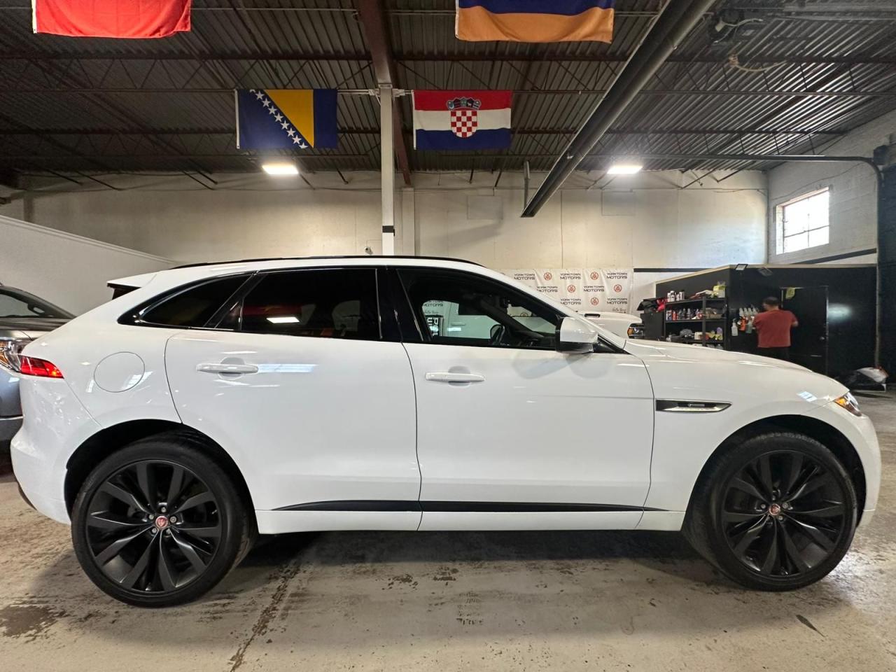 2018 Jaguar F-PACE AWD | R-Sport | SUNROOF | REMOTE START - Photo #3