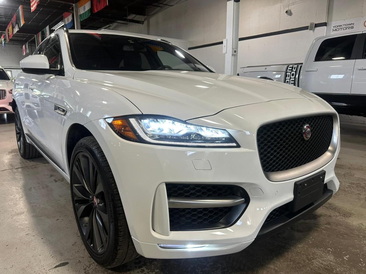 2018 Jaguar F-PACE AWD | R-Sport | SUNROOF | REMOTE START - Photo #2