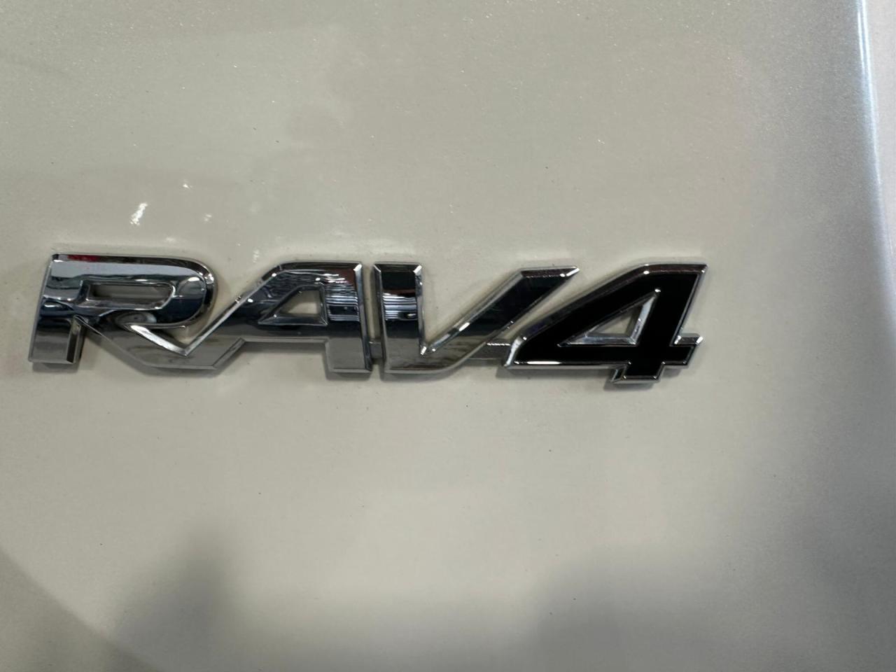 2017 Toyota RAV4 LIMITED | AWD | HYBRID - Photo #8