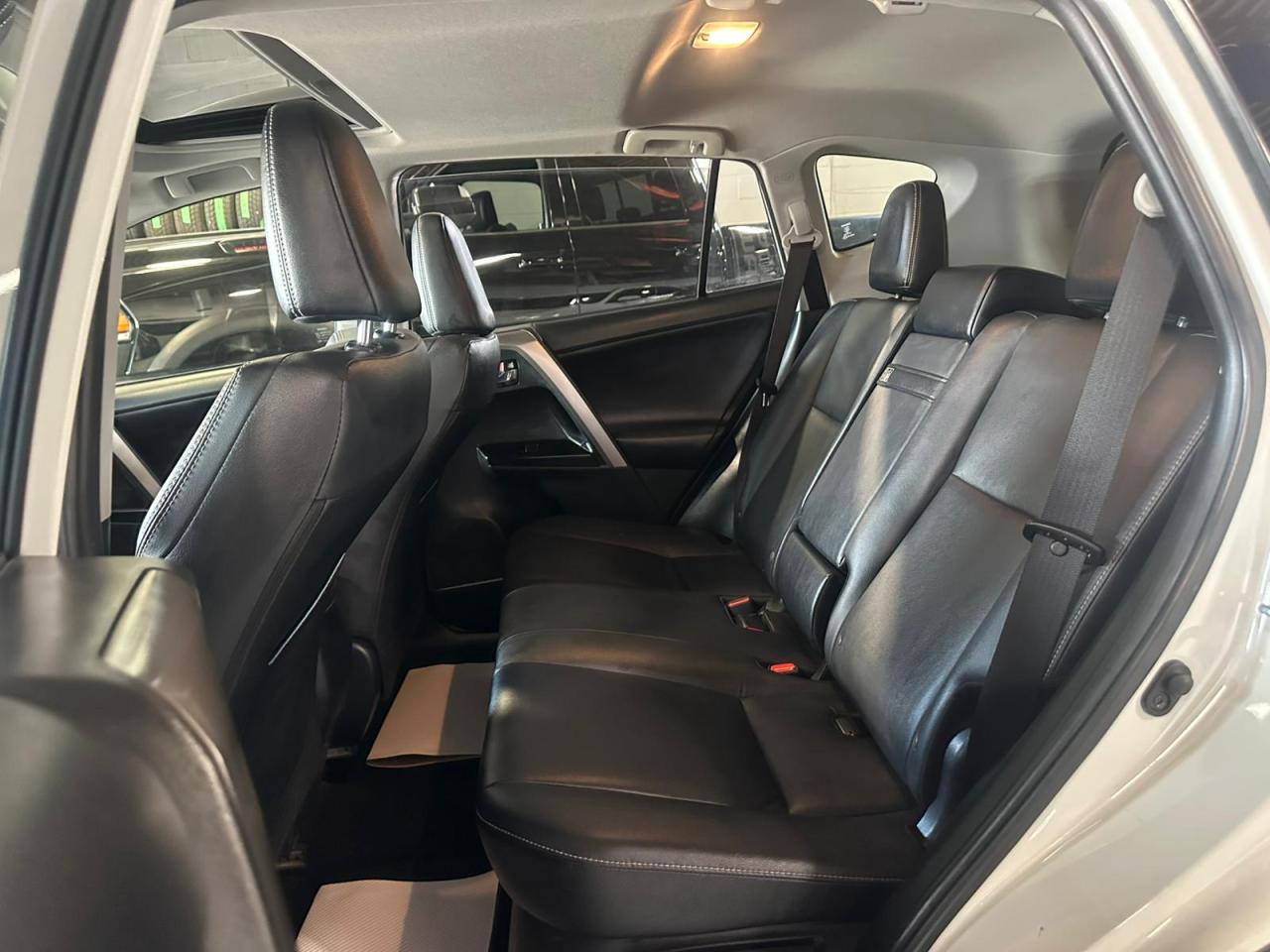 2017 Toyota RAV4 LIMITED | AWD | HYBRID - Photo #15