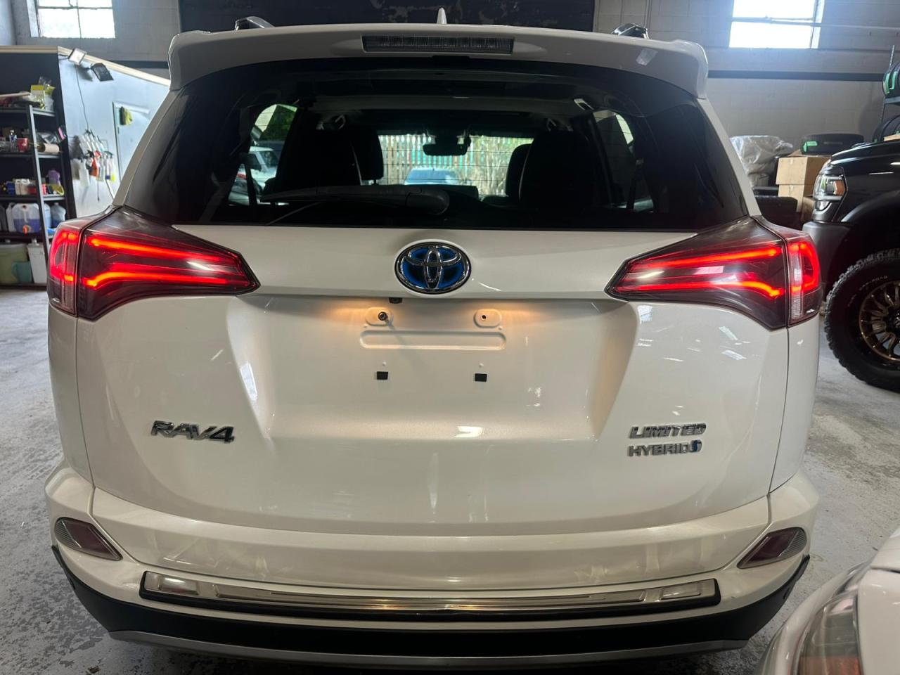 2017 Toyota RAV4 LIMITED | AWD | HYBRID - Photo #4