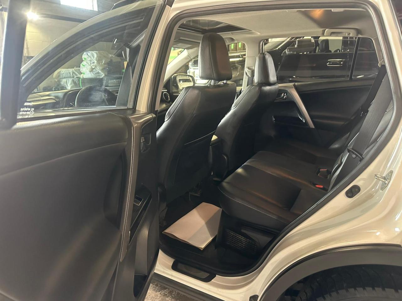 2017 Toyota RAV4 LIMITED | AWD | HYBRID - Photo #16