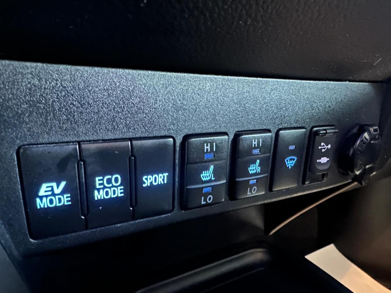 2017 Toyota RAV4 LIMITED | AWD | HYBRID - Photo #32