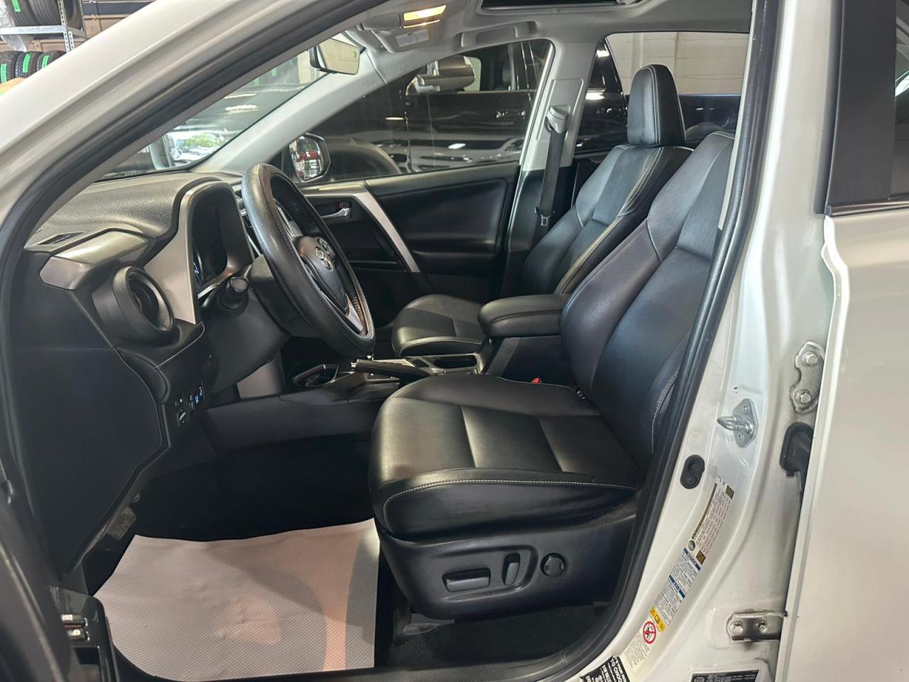 2017 Toyota RAV4 LIMITED | AWD | HYBRID - Photo #14