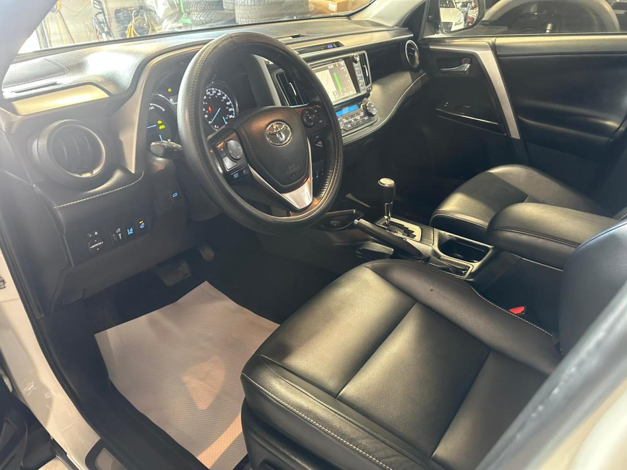 2017 Toyota RAV4 LIMITED | AWD | HYBRID - Photo #13