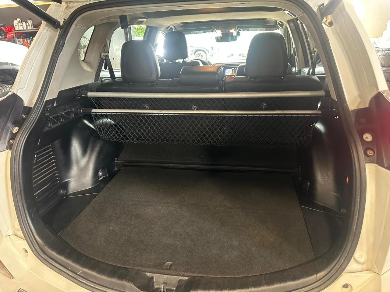 2017 Toyota RAV4 LIMITED | AWD | HYBRID - Photo #9