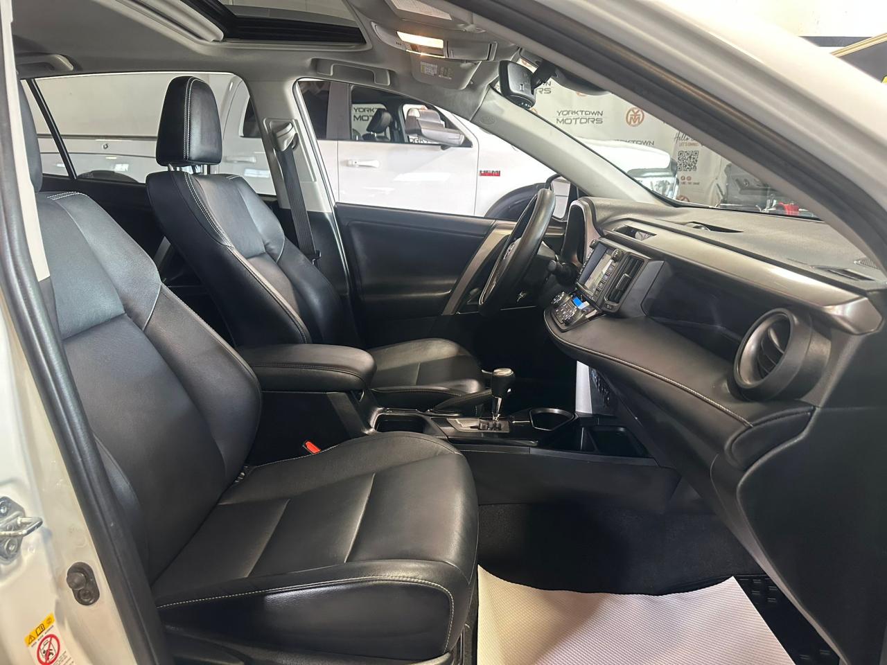2017 Toyota RAV4 LIMITED | AWD | HYBRID - Photo #17