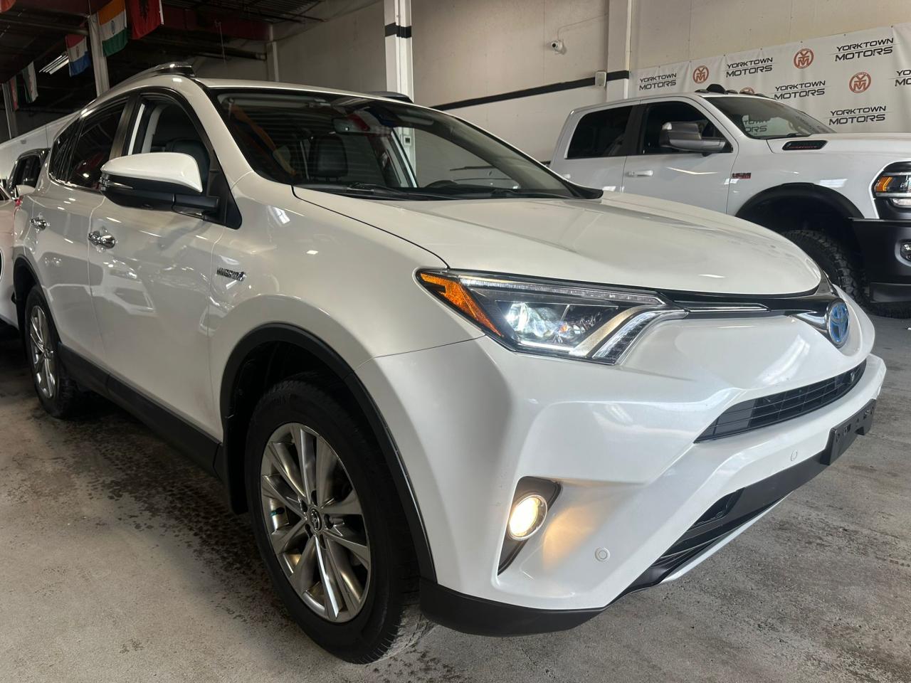 2017 Toyota RAV4 LIMITED | AWD | HYBRID - Photo #2