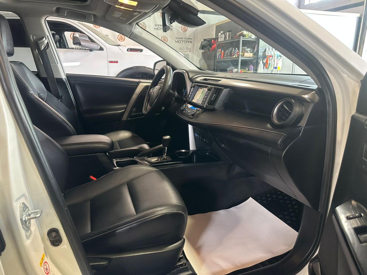 2017 Toyota RAV4 LIMITED | AWD | HYBRID - Photo #19