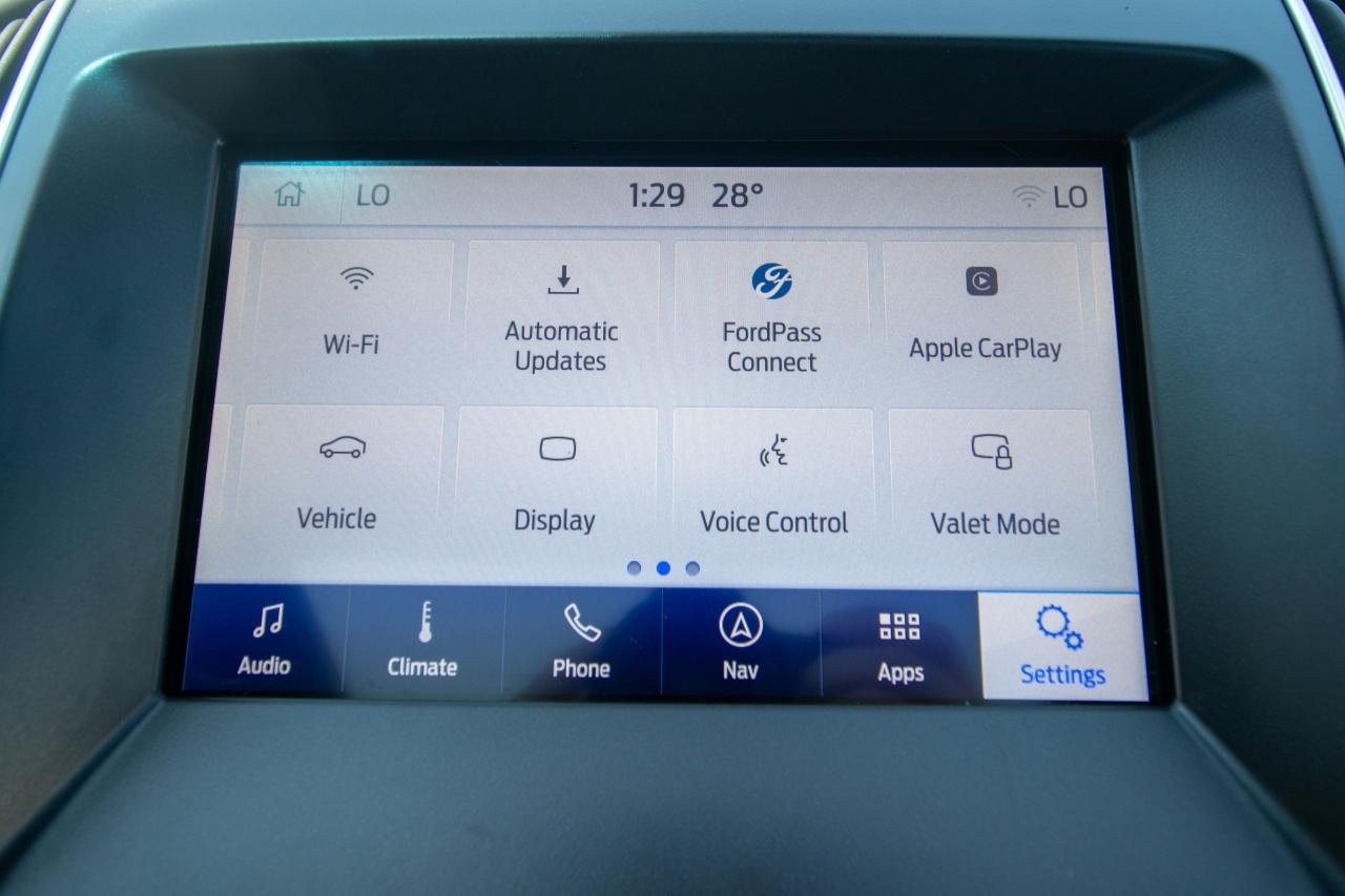 2020 Ford Edge Titanium AWD Photo5
