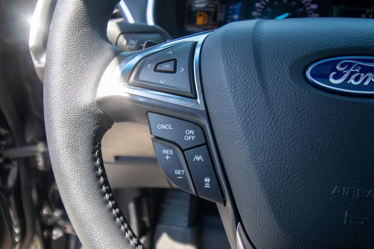 2020 Ford Edge Titanium AWD Photo5