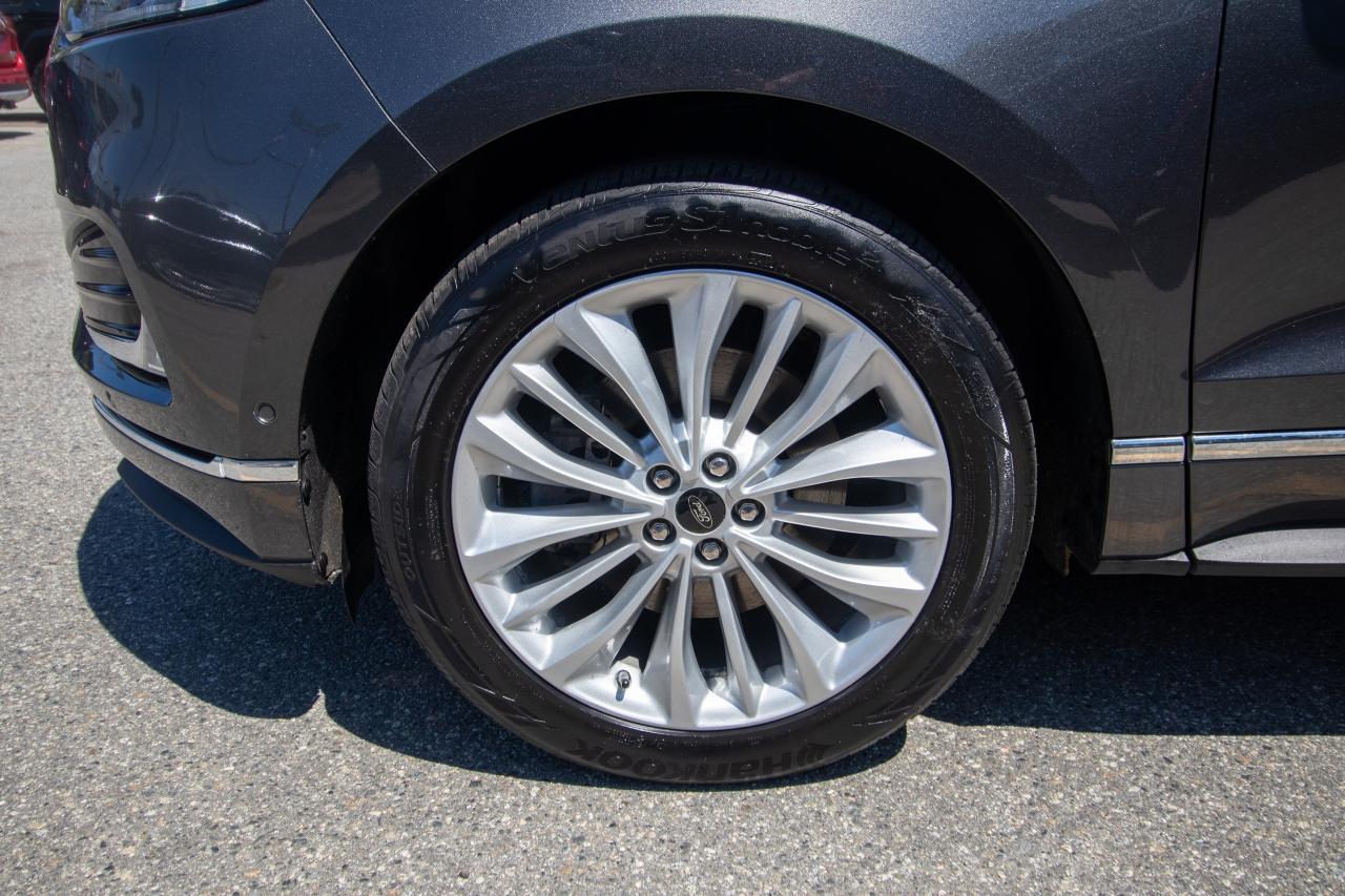 2020 Ford Edge Titanium AWD Photo5