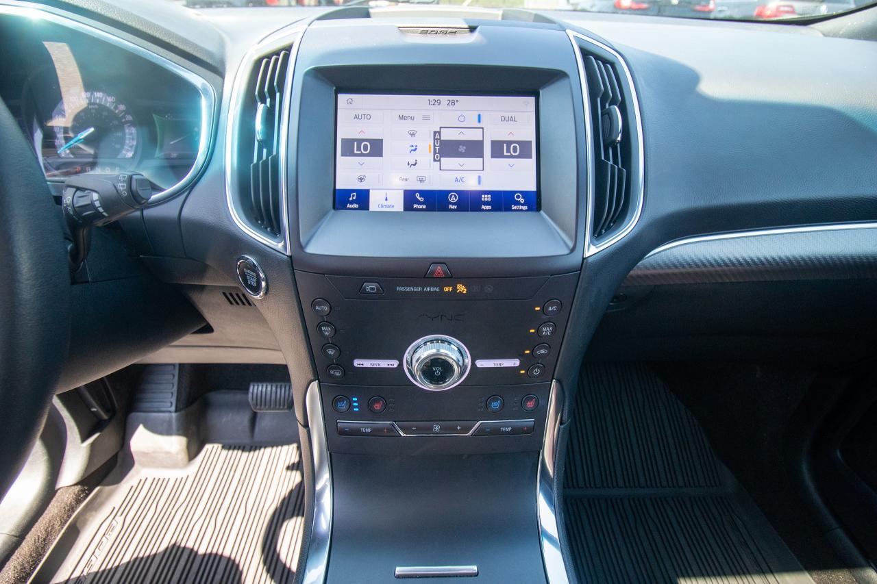 2020 Ford Edge Titanium AWD Photo5