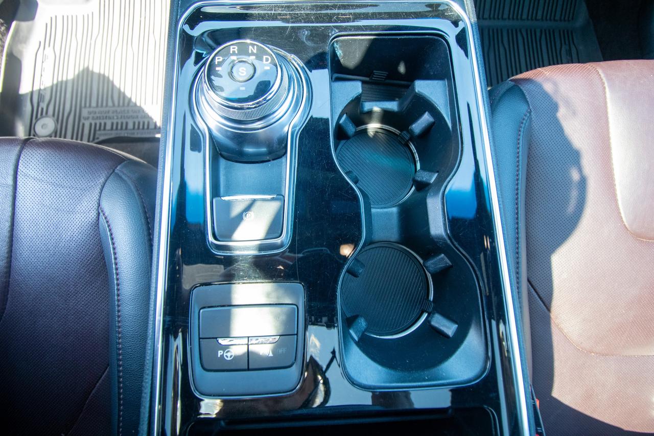 2020 Ford Edge Titanium AWD Photo5