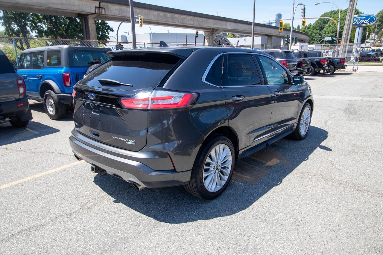 2020 Ford Edge Titanium AWD Photo4