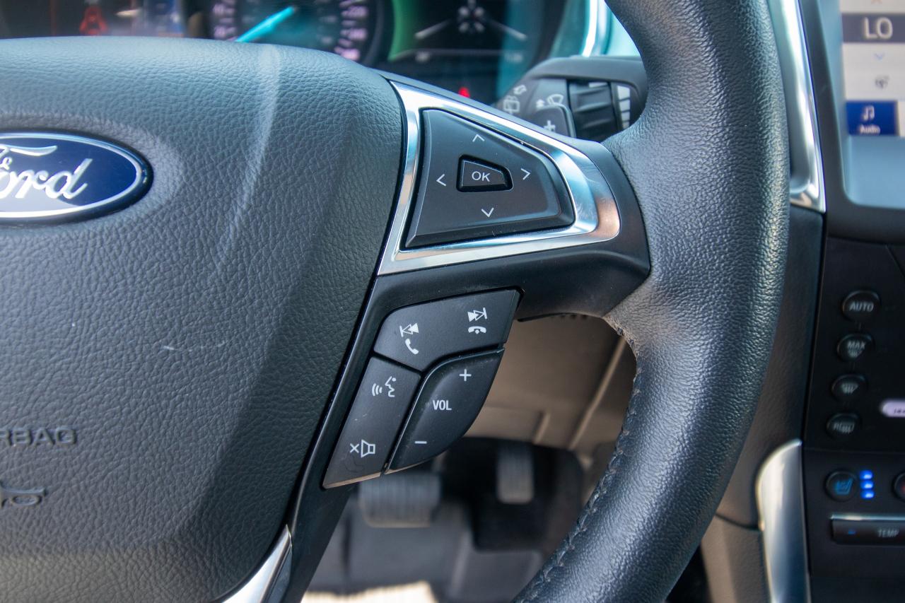 2020 Ford Edge Titanium AWD Photo5