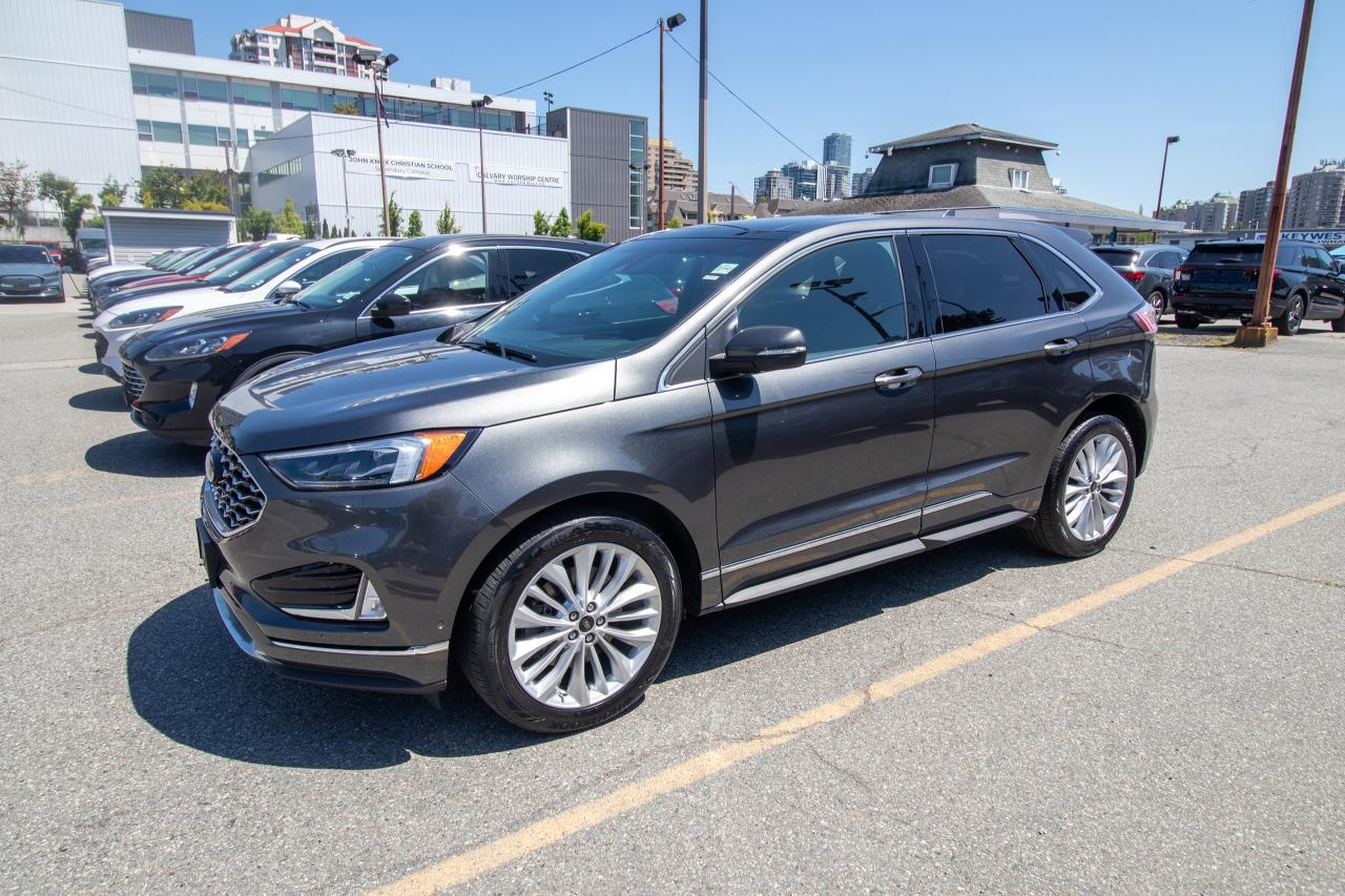 2020 Ford Edge Titanium AWD Photo1