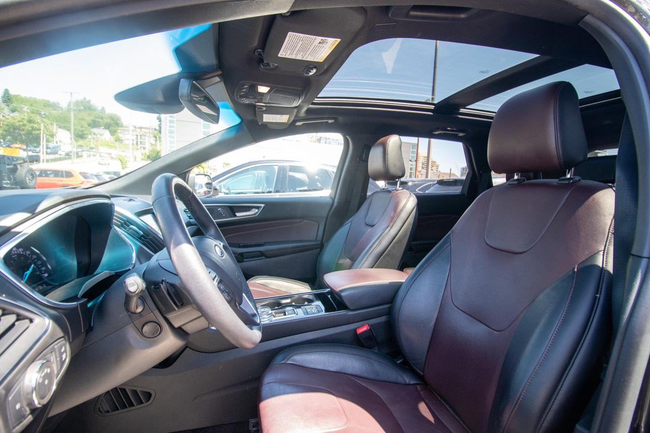 2020 Ford Edge Titanium AWD Photo5