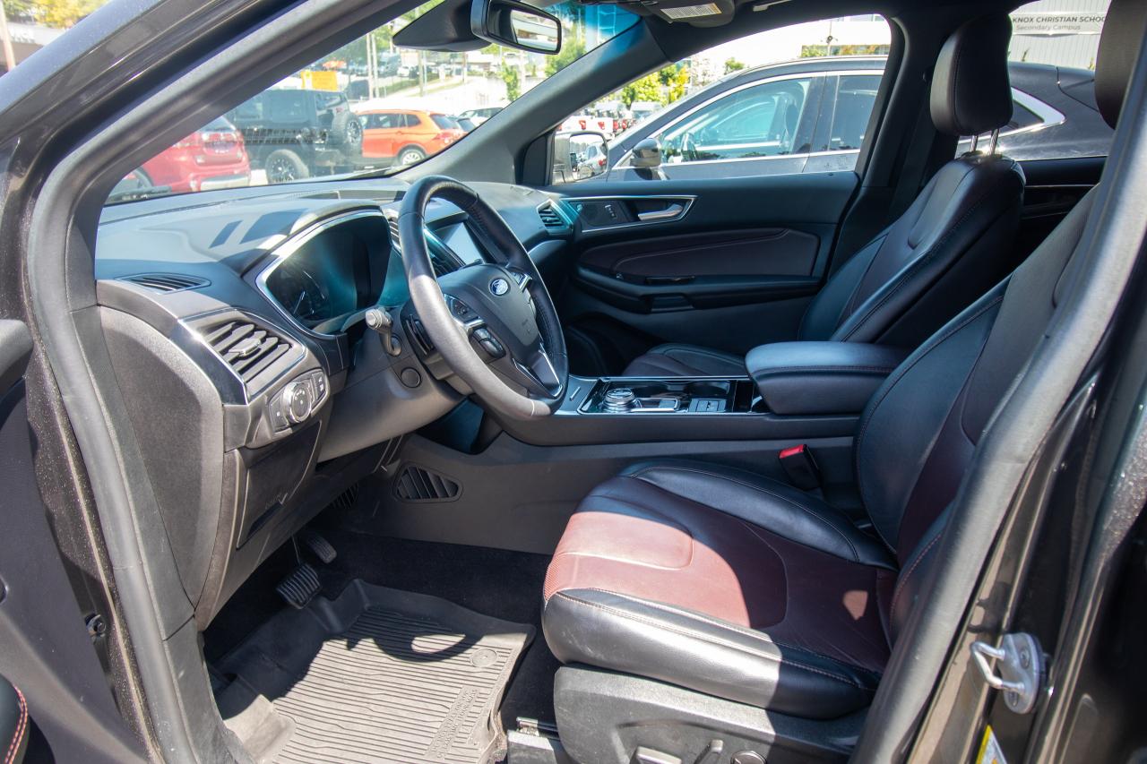 2020 Ford Edge Titanium AWD Photo5