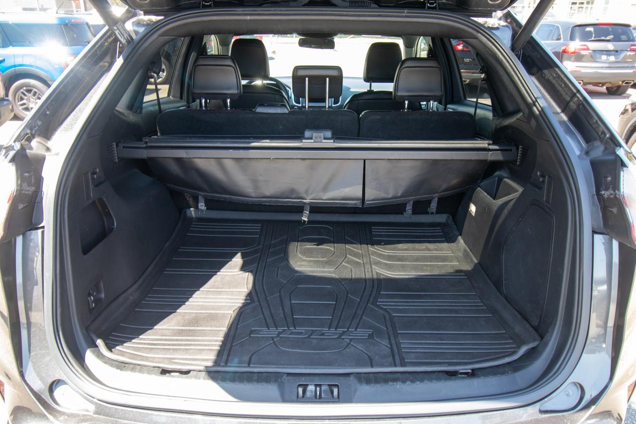 2020 Ford Edge Titanium AWD Photo5