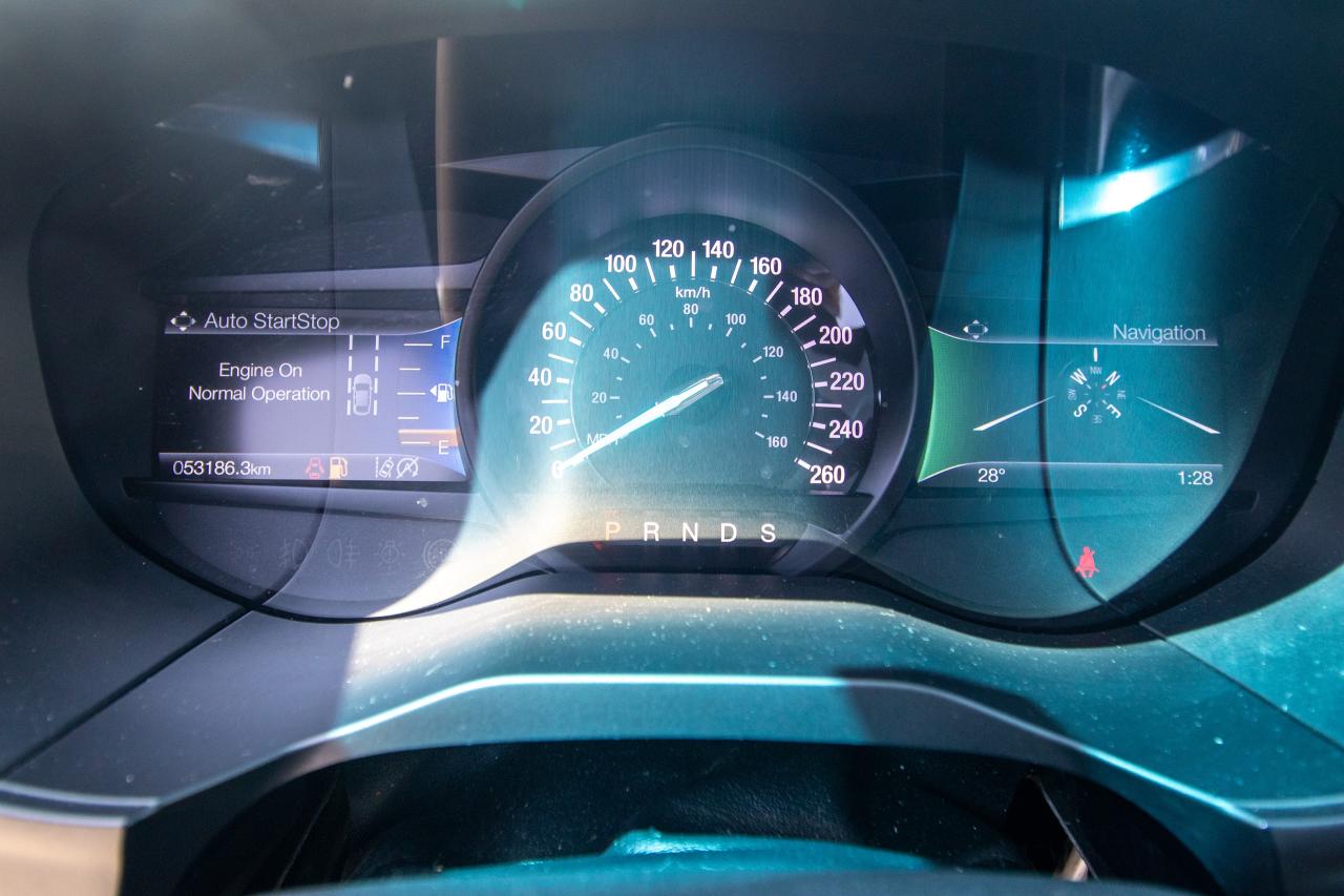 2020 Ford Edge Titanium AWD Photo5