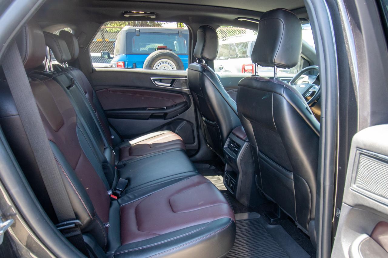 2020 Ford Edge Titanium AWD Photo5