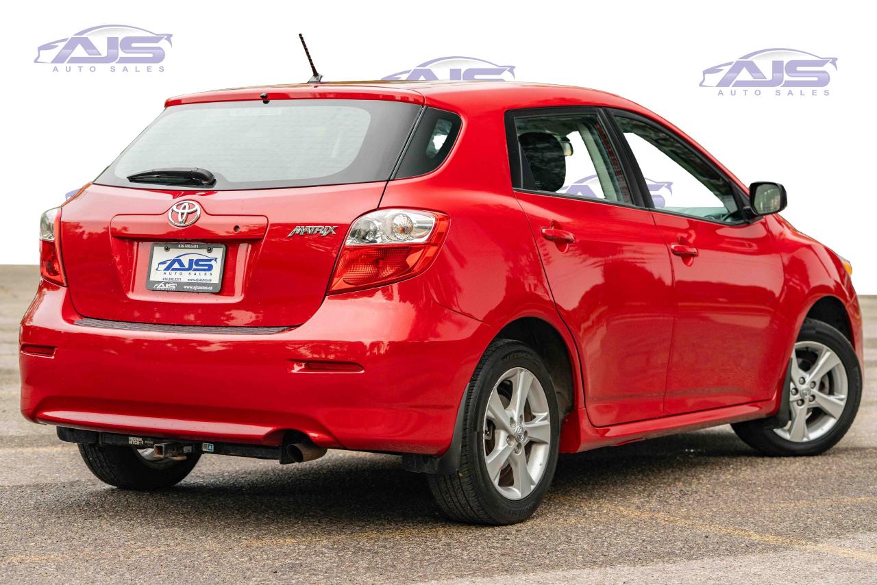 2014 Toyota Matrix BASE - Photo #3