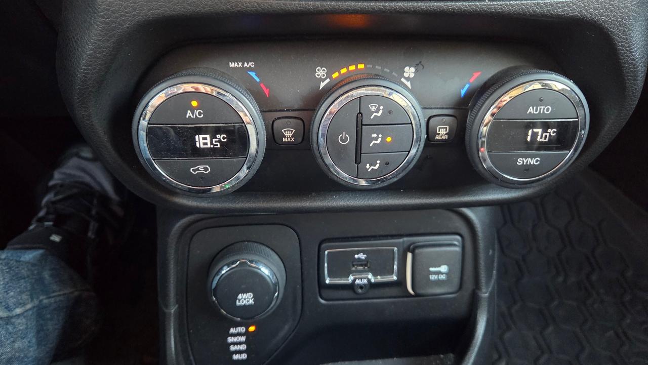 2015 Jeep Renegade Limited - Photo #16