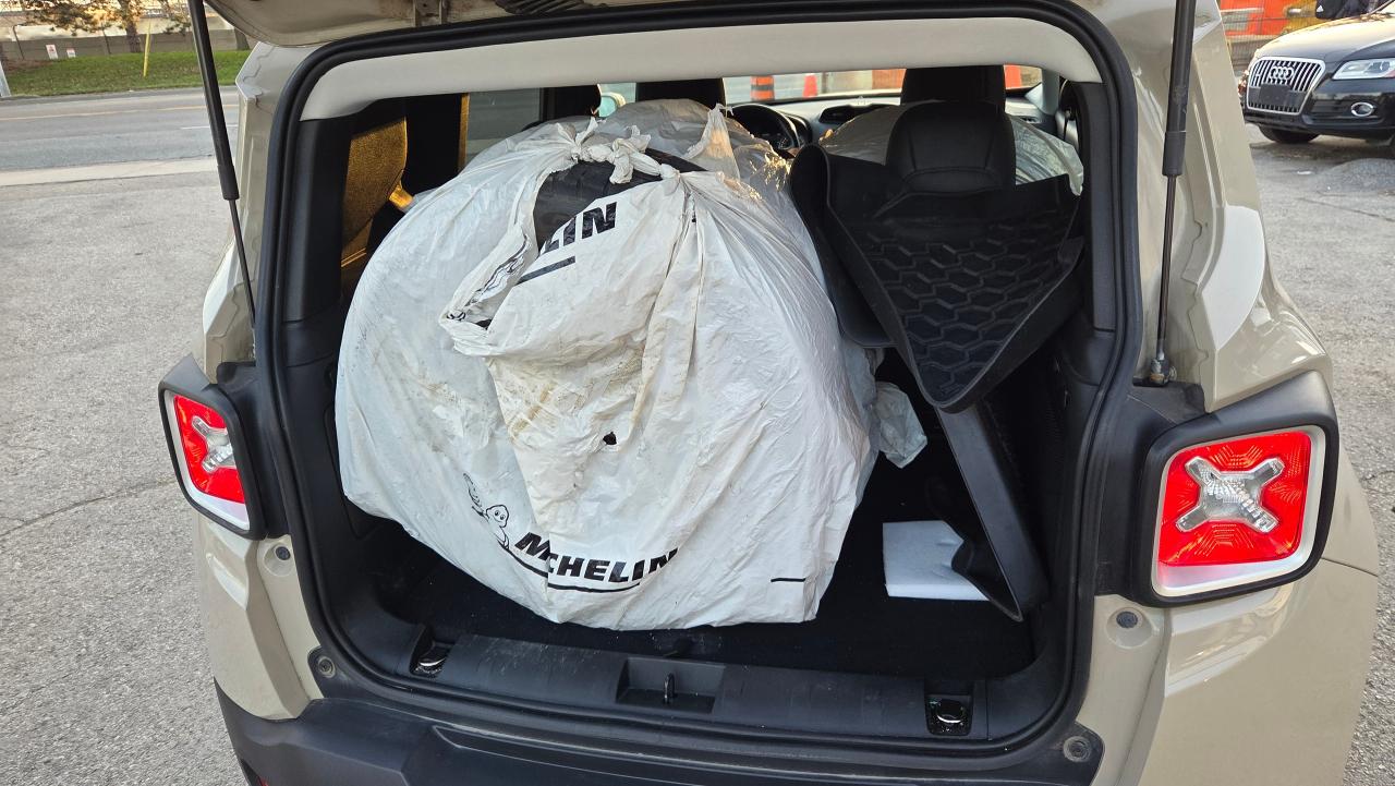 2015 Jeep Renegade Limited - Photo #9
