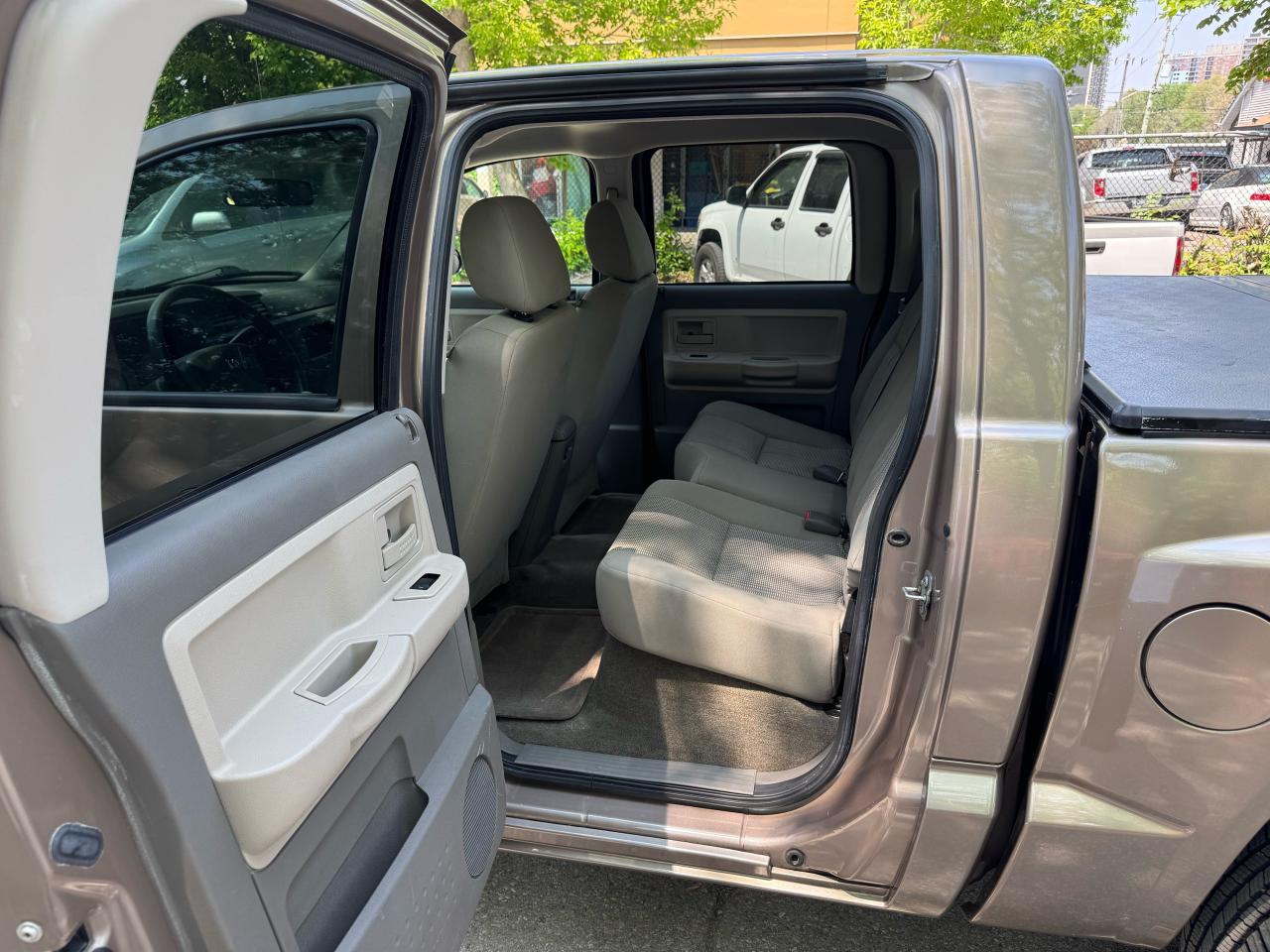 2009 Dodge Dakota SXT - Photo #13