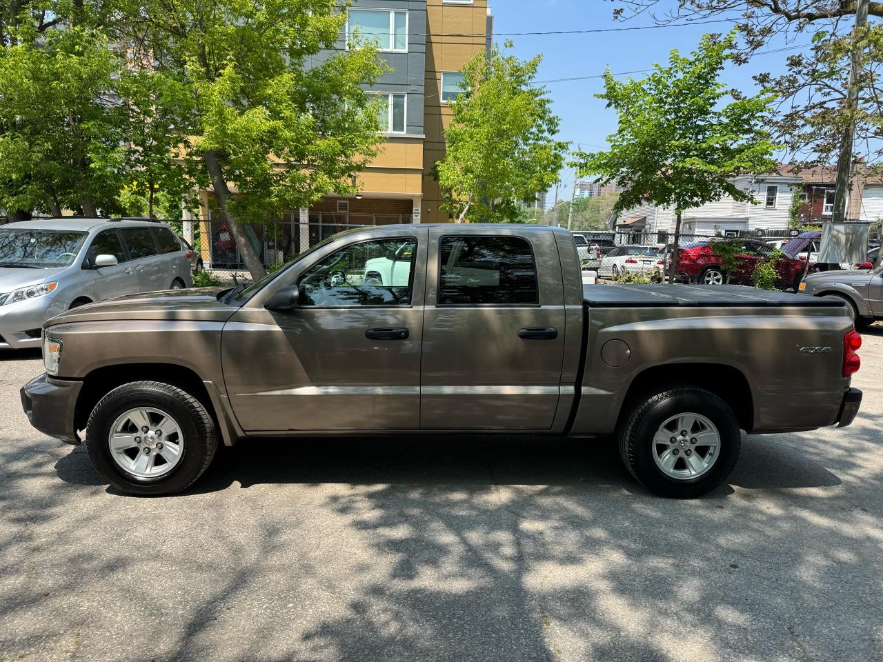 2009 Dodge Dakota SXT - Photo #2