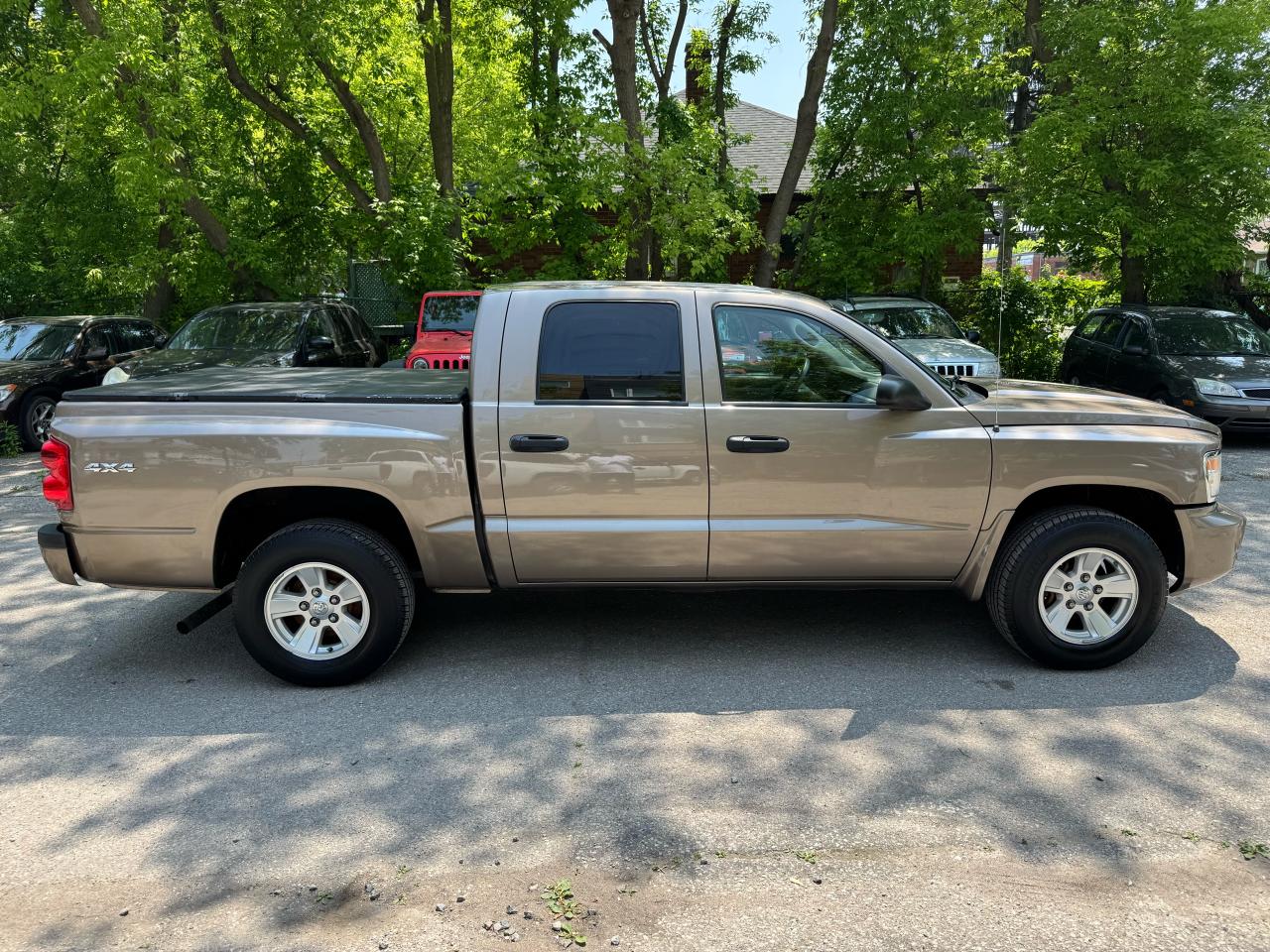 2009 Dodge Dakota SXT - Photo #6