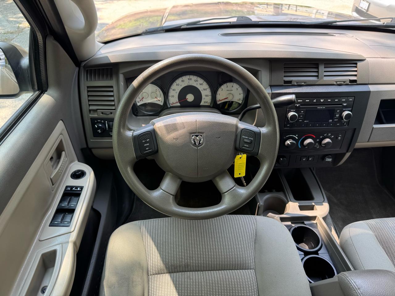 2009 Dodge Dakota SXT - Photo #10