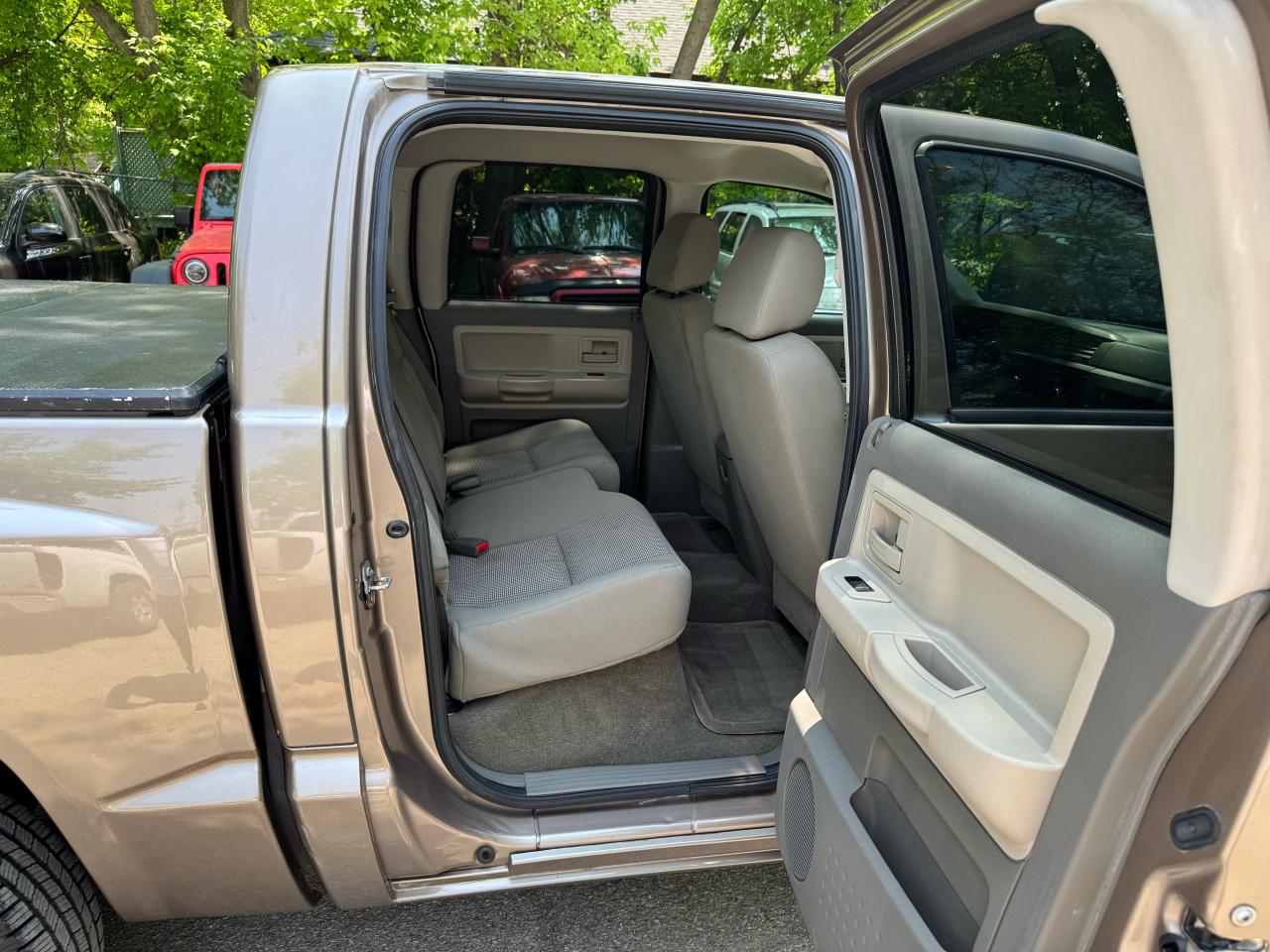 2009 Dodge Dakota SXT - Photo #14