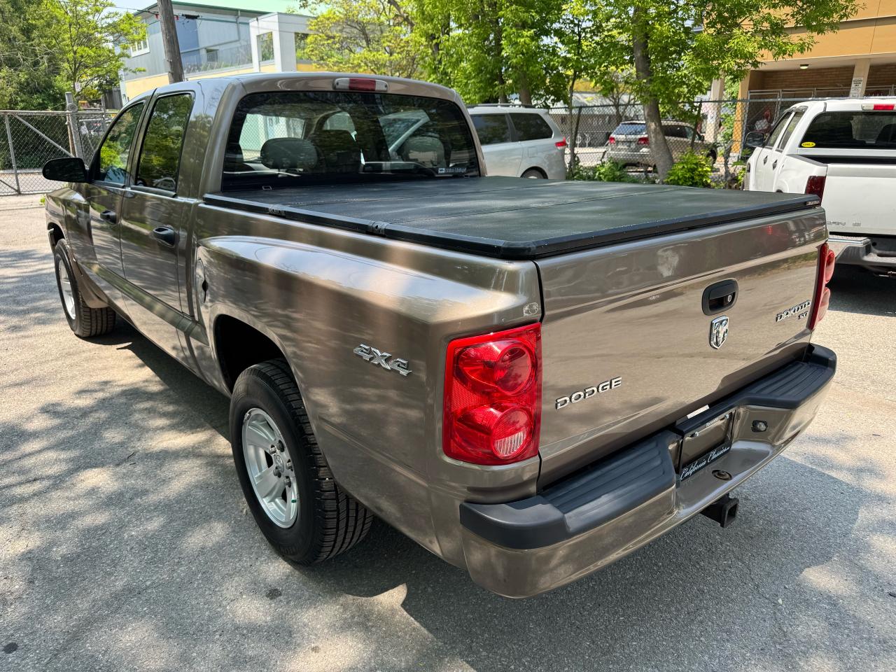 2009 Dodge Dakota SXT - Photo #3