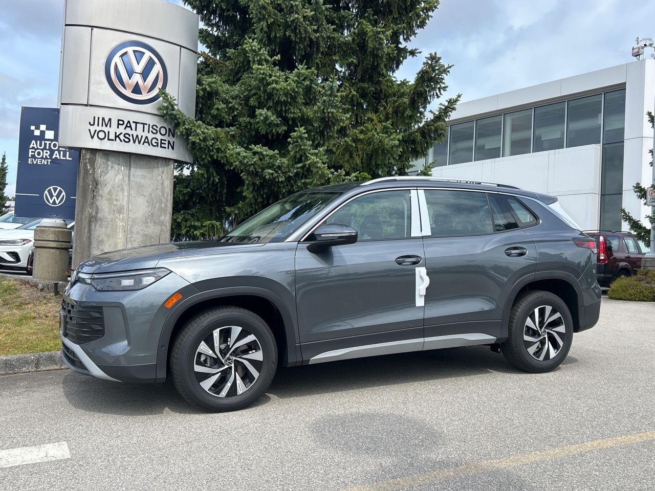 New 2025 Volkswagen Tiguan Trendline 4Motion for sale in Surrey, BC