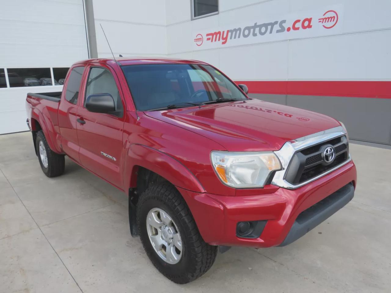 Used 2014 Toyota Tacoma BASE V6 (**RARE!!**SOLID FRAME!!**MANUAL TRANSMISSION!!**CLEAN TITLE/NO ACCIDENTS!!**SAFETY/CERTIFIED!!**4WD**TRAILER HITCH**A/C**TRACTION CONTROL**BLUETOOTH**DIGITAL TOUCHSCREEN**) for sale in Tillsonburg, ON
