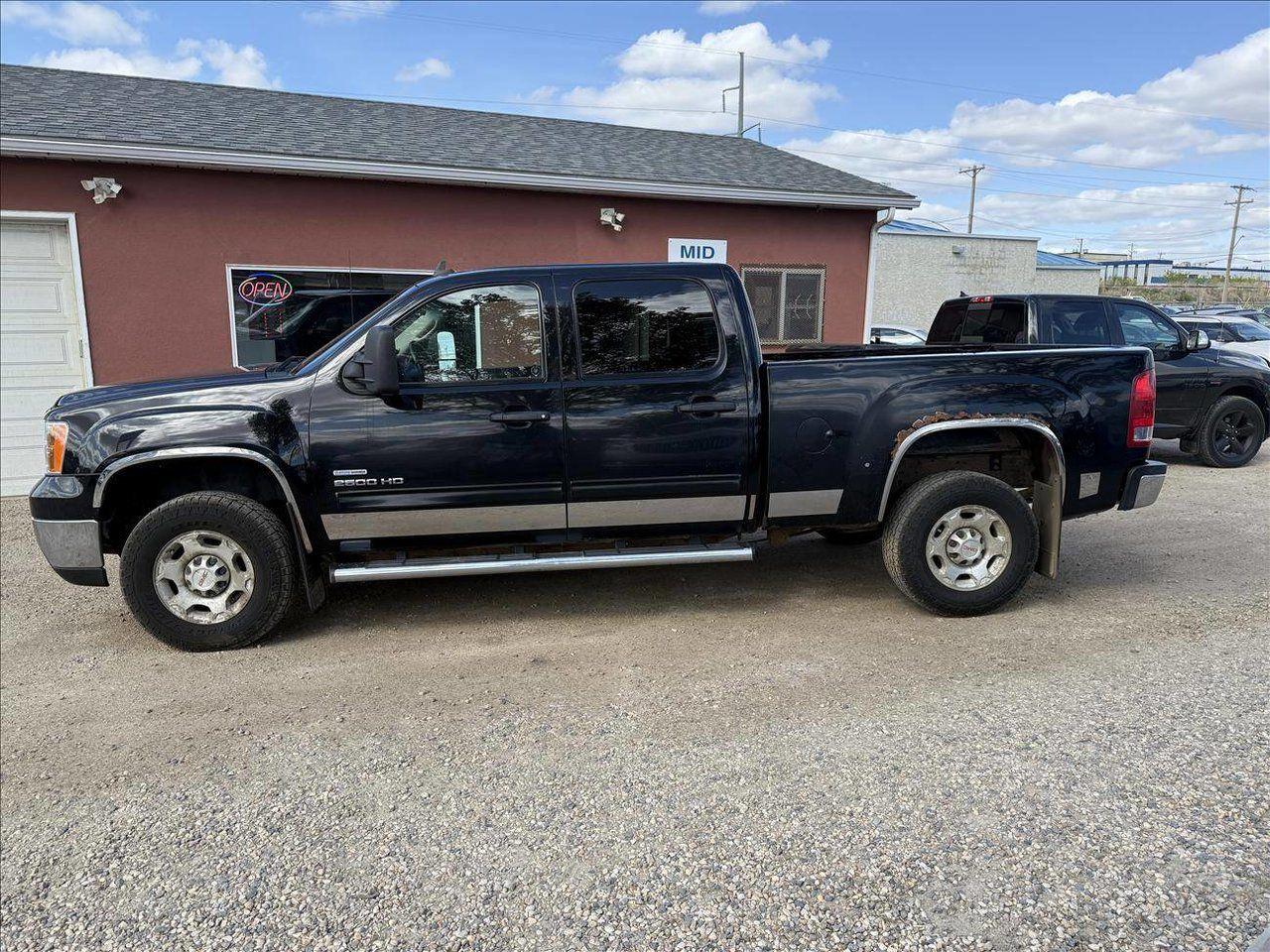 Used 2010 GMC Sierra 2500 HD SLE CREW 4WD DIESEL for sale in Saskatoon, SK