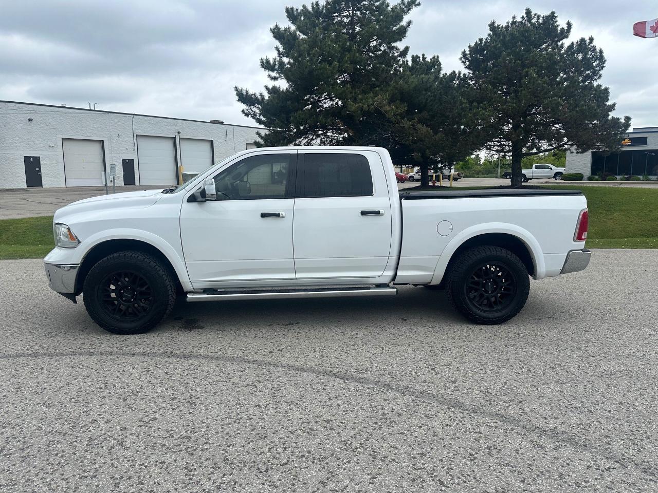 2015 RAM 1500 LARAMIE - DIESEL - 35” TIRES - Photo #3