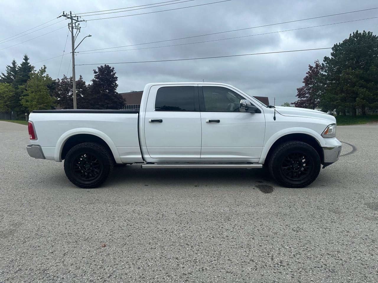 2015 RAM 1500 LARAMIE - DIESEL - 35” TIRES - Photo #4