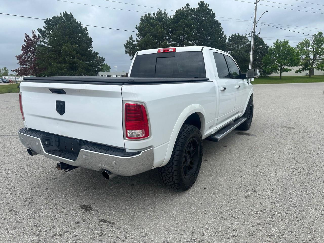 2015 RAM 1500 LARAMIE - DIESEL - 35” TIRES - Photo #5