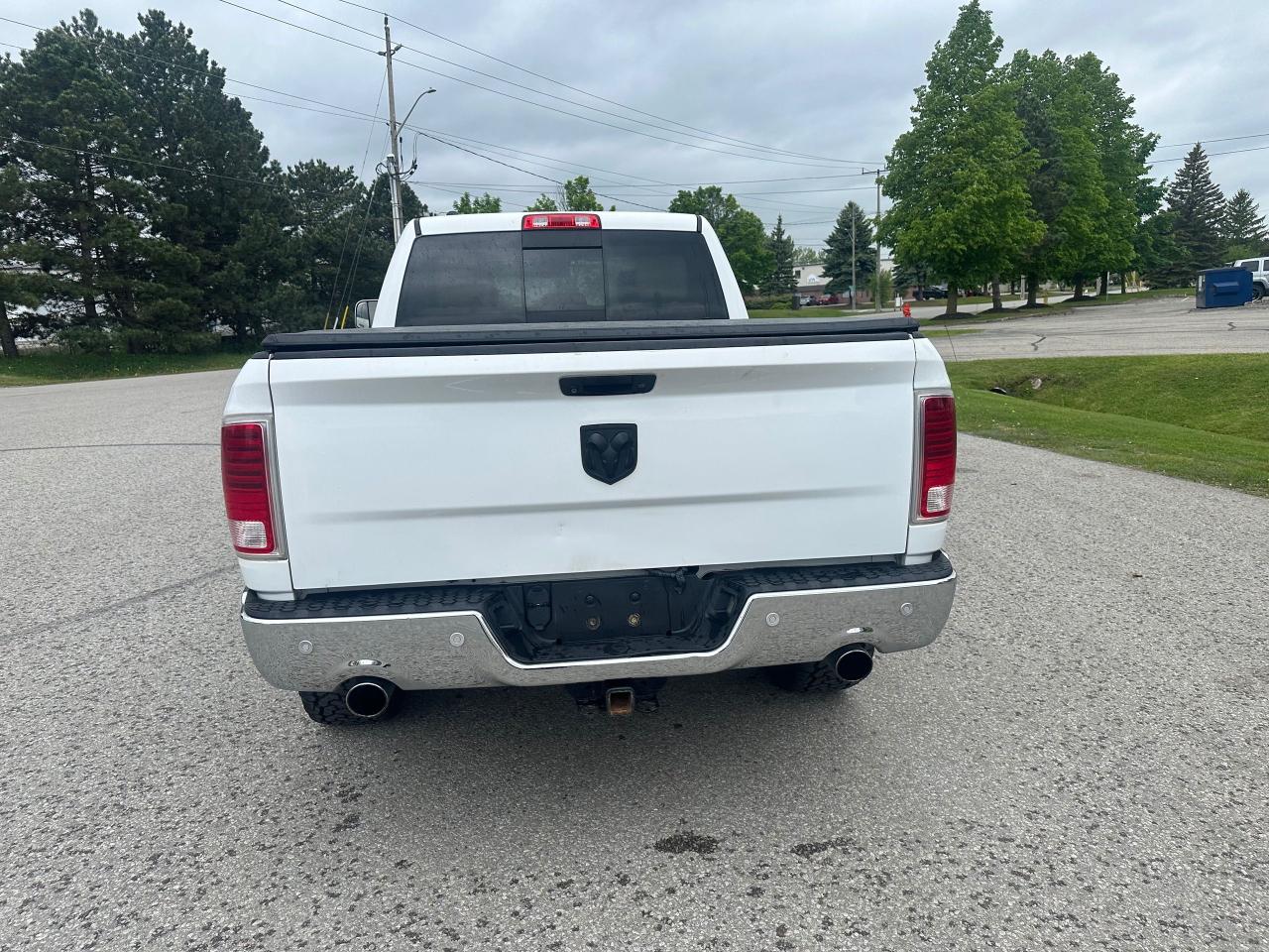 2015 RAM 1500 LARAMIE - DIESEL - 35” TIRES - Photo #6