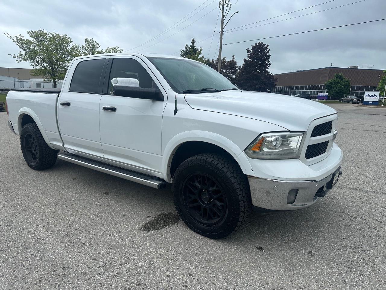 2015 RAM 1500 LARAMIE - DIESEL - 35” TIRES - Photo #7