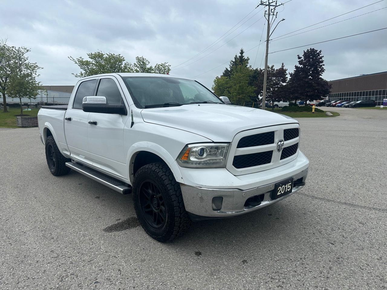 2015 RAM 1500 LARAMIE - DIESEL - 35” TIRES - Photo #8